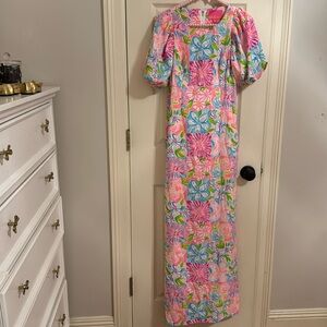 Lily Pulitzer Long dress with slit. Multicolor size 00 puff sleeve zipper back.